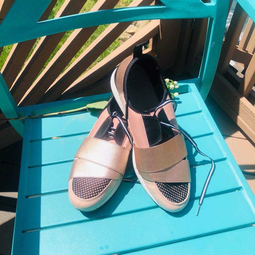 New day Modern Athletic shoes